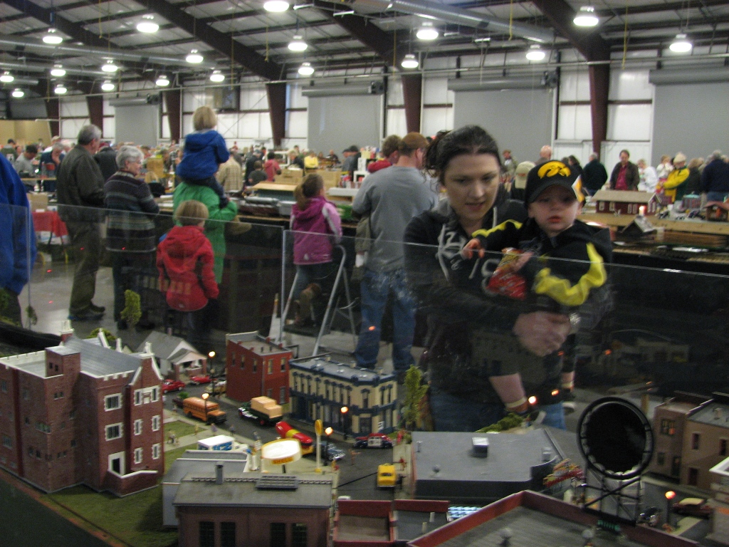Watching-train – Metrolina Model Railroaders [MMRR]